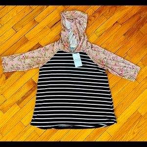 ninexis brand quarter sleeve shirt with hood.